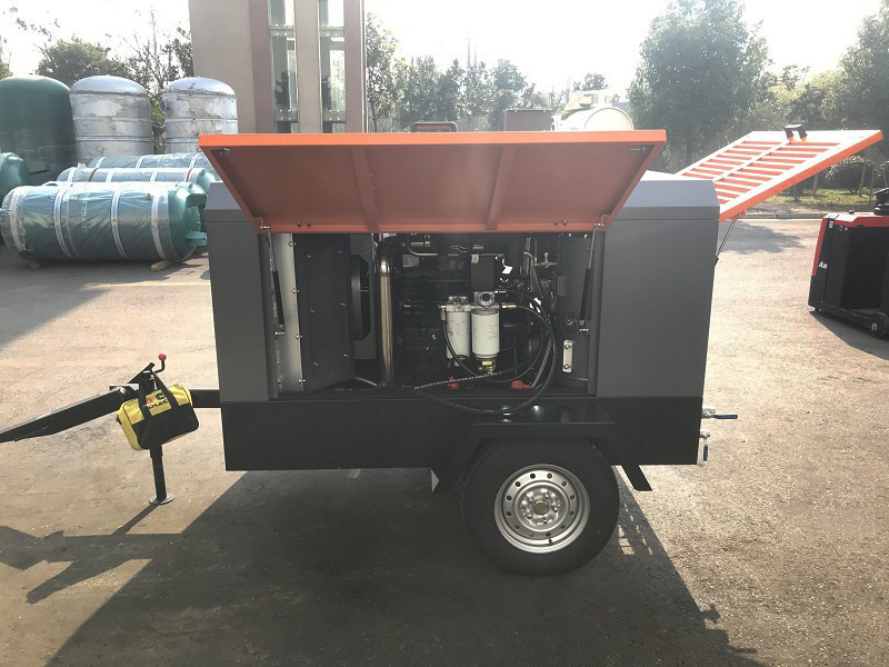 Portable air compressor for sandblasting Industry